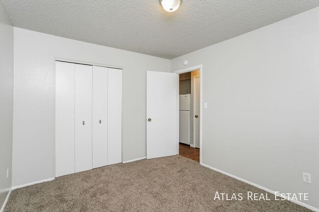 Photo - 1931 Henderson Ave Unit 2