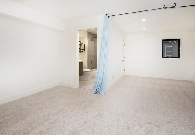 Photo - 1133 Main St