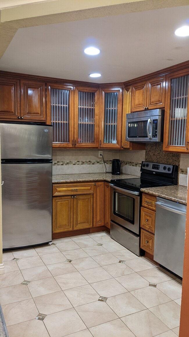 Fully equipped kitchen - 999 W Evelyn Ter Unit 999 Evelyn