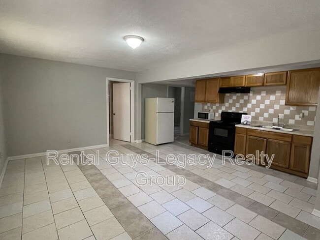 Building Photo - 1738 Wright Ave Unit #2