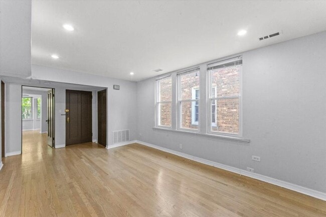 Building Photo - 2 bedroom in Chicago IL 60630 Unit 2