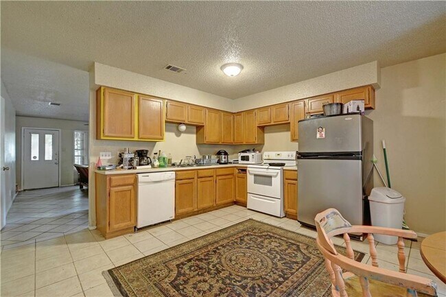 2011 Kirksey Dr
