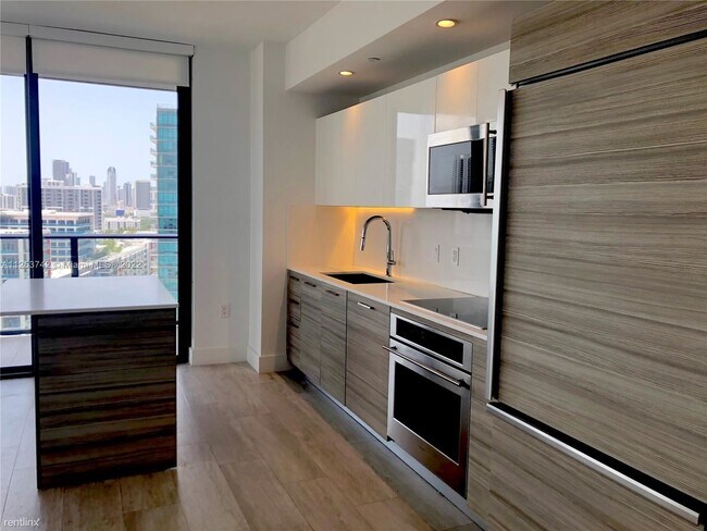 Photo - 2 br, 2 bath Condo - 101 NE 34th St Luxury...
