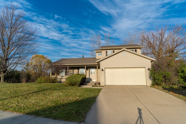 Photo - 2521 Woodmeadow Dr SE House