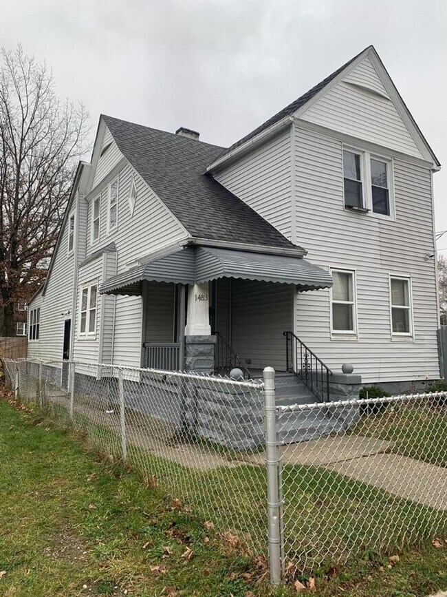 Building Photo - Newly renovated 2 bedrooms 1 bath duplex Unit UP Rental