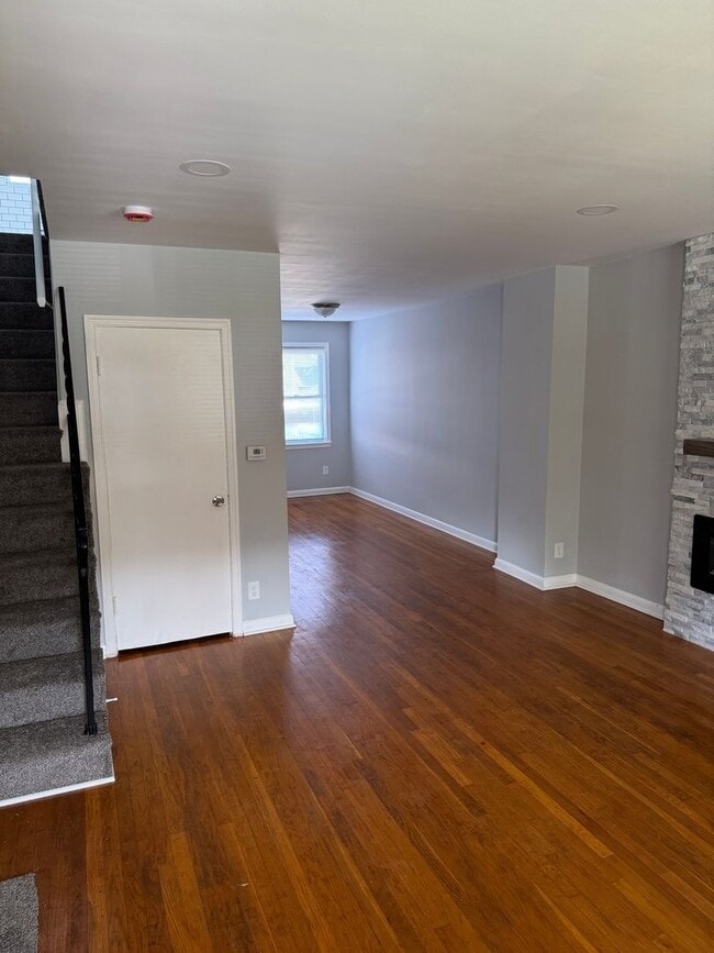 Photo - 2231 Graythorn Rd