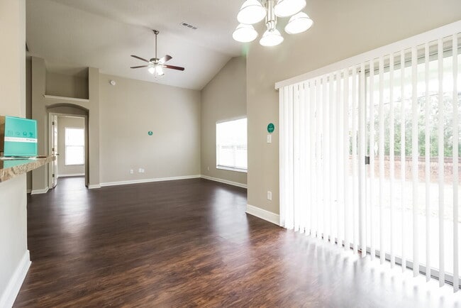 Photo - 948 Delfino Pl