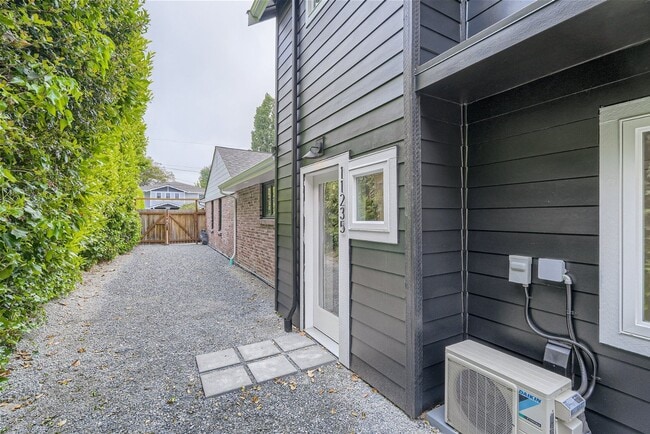 Photo - 11235 37th Ave SW Unidad B