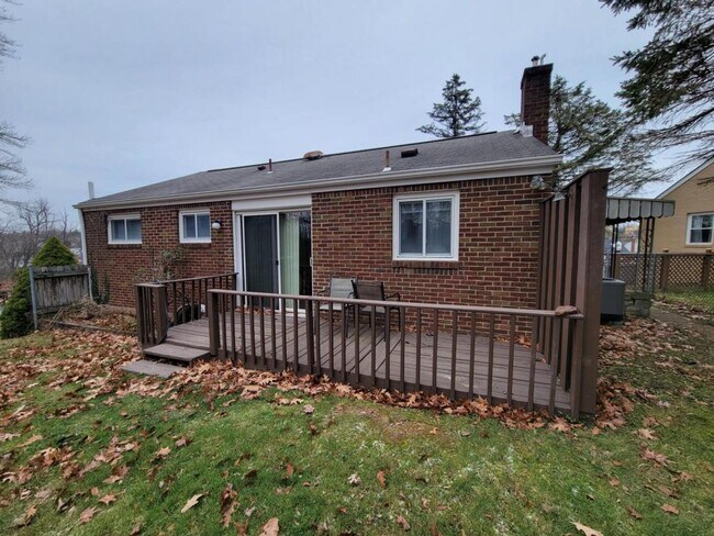 Photo - 137 Rosemont Dr