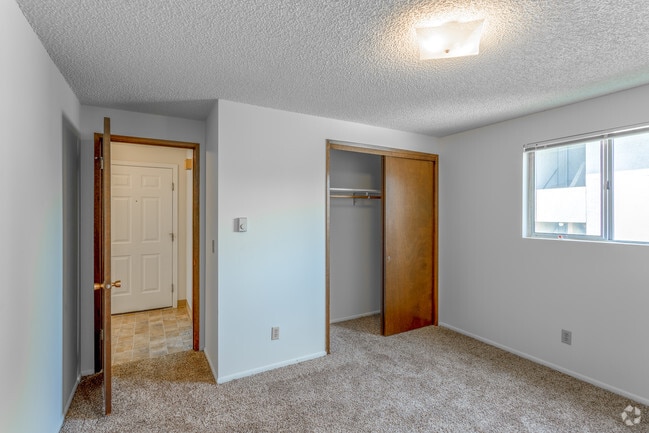 1BR, 1BA - Stonegate Apartments