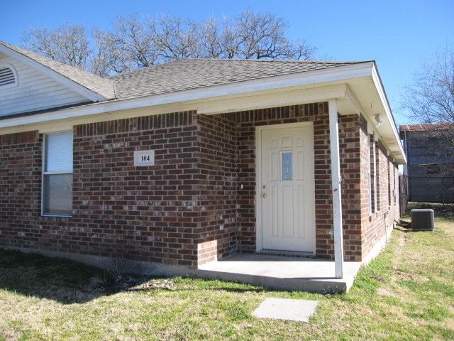 Building Photo - 3/2 INCLUDES LAWN & TRASH!!! Rental