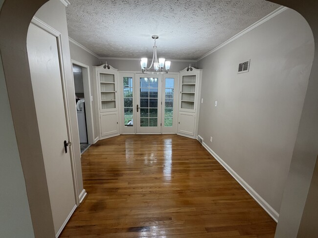 Photo - 5000 Randolph St