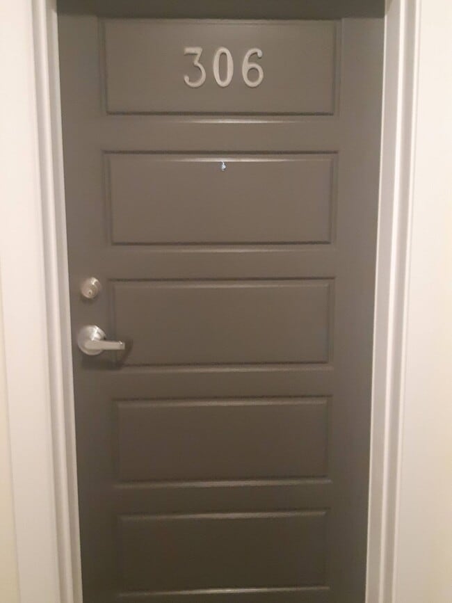 Building Photo - 85 Fieldstone Ct Unit 306