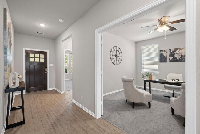 Photo - 8315 Divot Trce