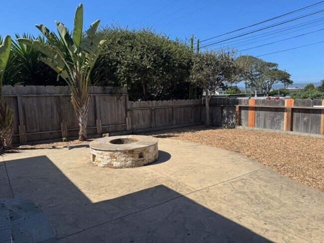 Photo - Great Three Bedroom One and 1/2 bath house in Seaside