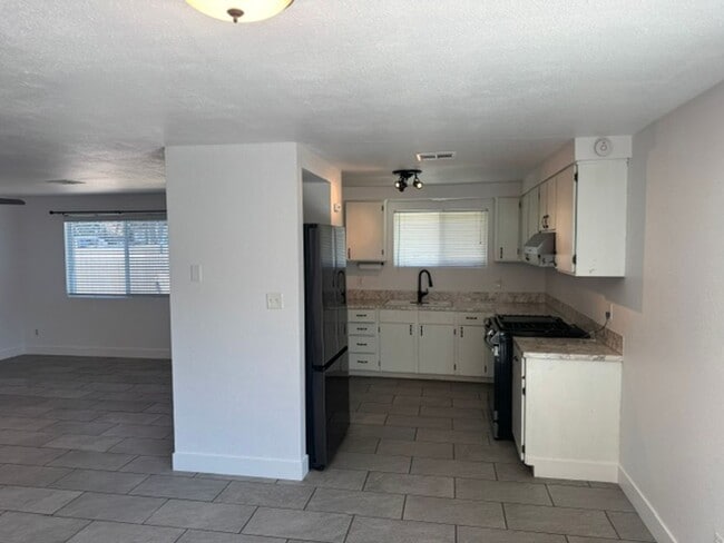 Photo - 1410 FIFTH AVENUE