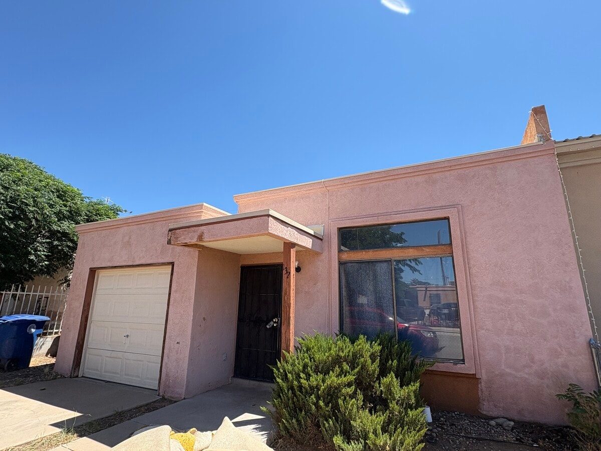 Photo - 132 Merlida Ct SW
