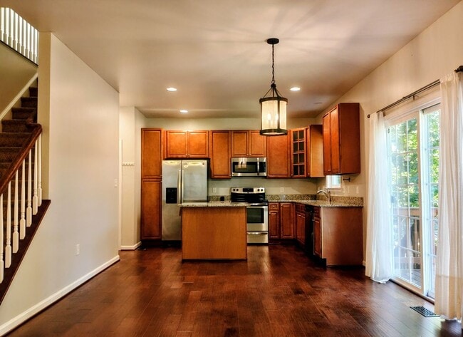 Photo - 2913 Lakeview Pkwy