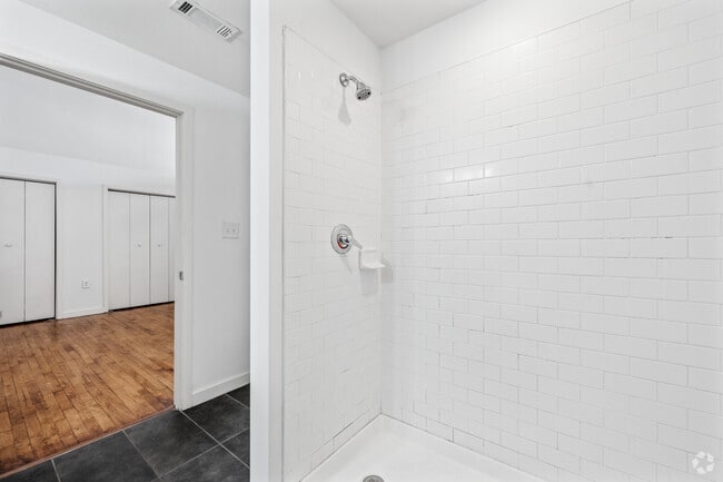 1BR, 1BA - 1,150SF - Bathroom