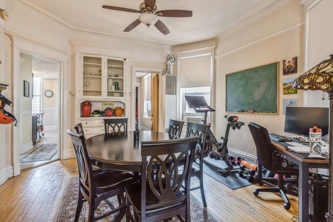 Photo - 3140 N Kenmore Ave Unidad 3