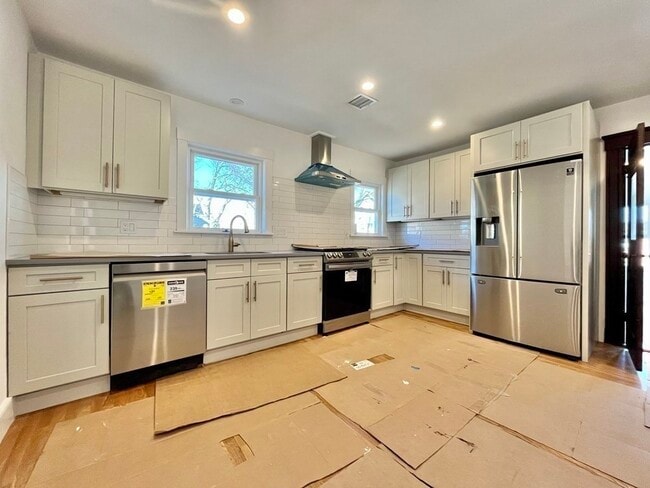 Building Photo - 9-11 Maplewood St Unit 11 Rental