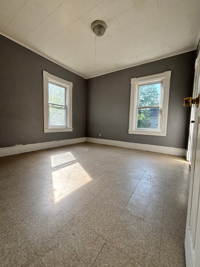 Photo - 1594 Dwight St Unit 2nd Floor