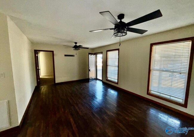 Photo - 412 Pearl St SW