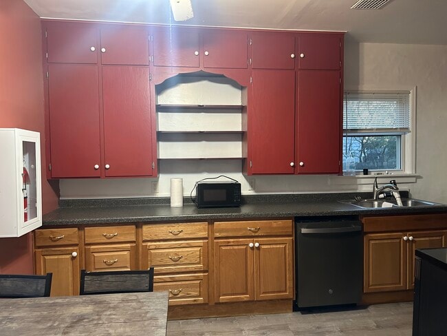 Photo - 161 17th St N