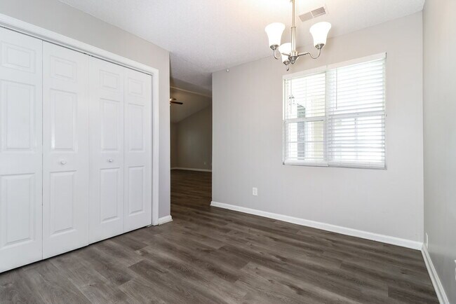 Photo - 1015 Amelia Grove Ln SE