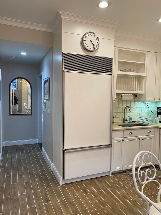 Subzero refrig - 346 Bushkill St Unidad # 1-Furnished