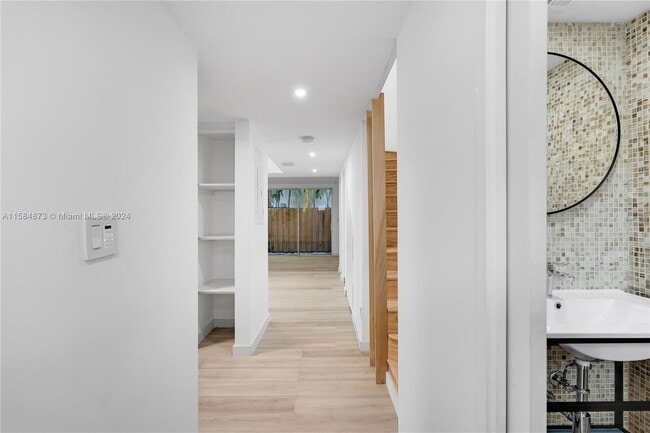 Photo - 2945 Bridgeport Ave