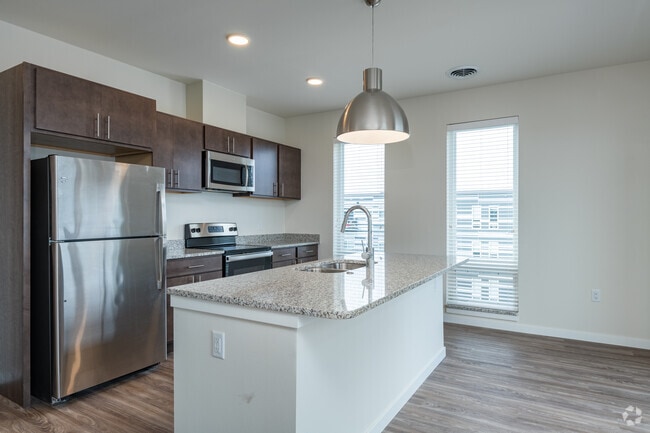 2BR, 2BR - 1,340SF