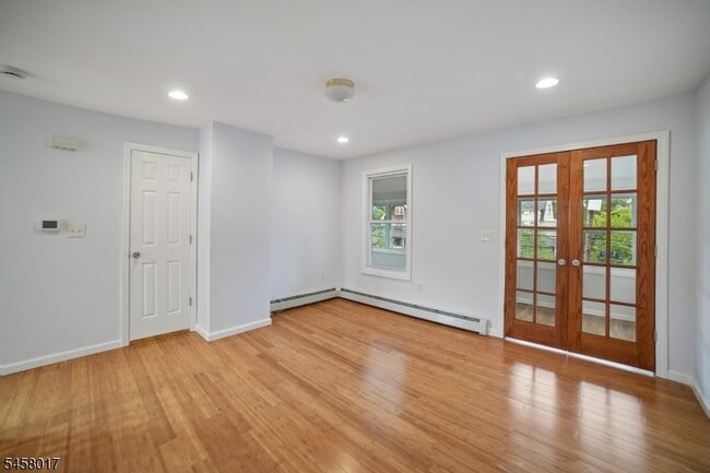 Photo - 223 Walnut St