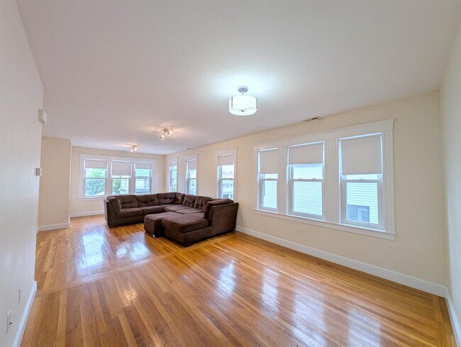 Photo - 7 Bonner Ave