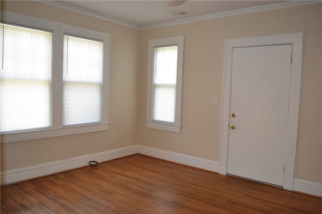 Photo - 205 E Broad St