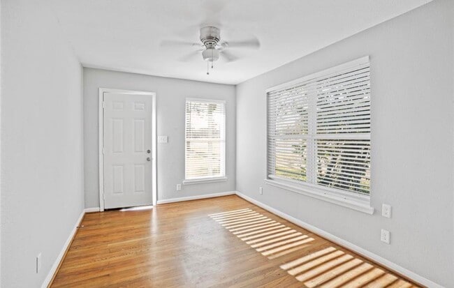 Building Photo - 819 S Oak St Unit 4