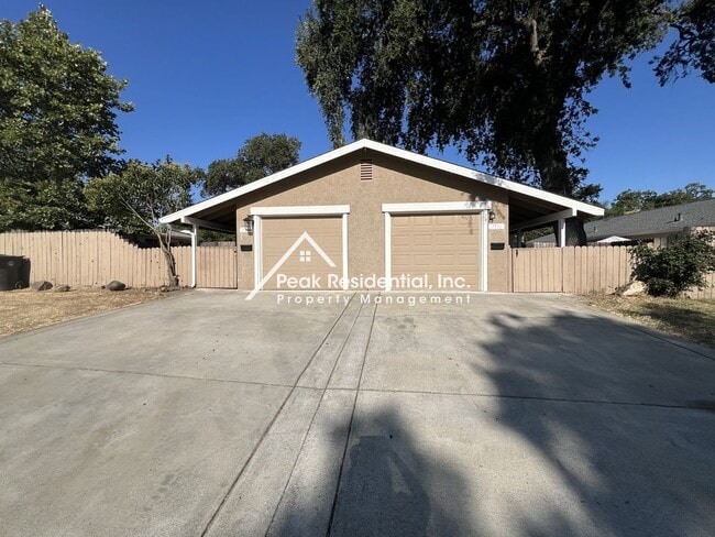 Updated Citrus Heights 3bd/1.5ba Duplex - Updated Citrus Heights 3bd/1.5ba Duplex House