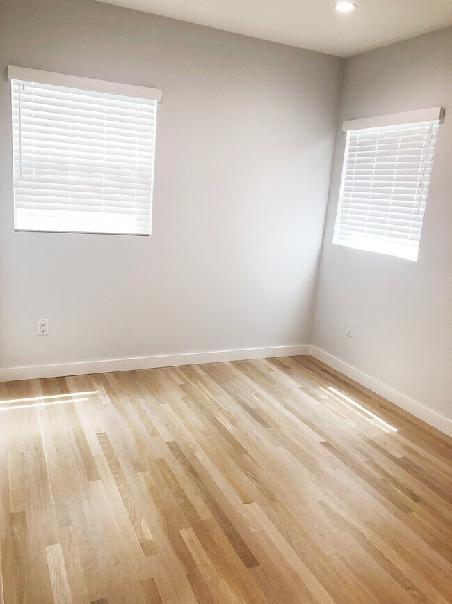 Bedroom - 10847 Jefferson Blvd