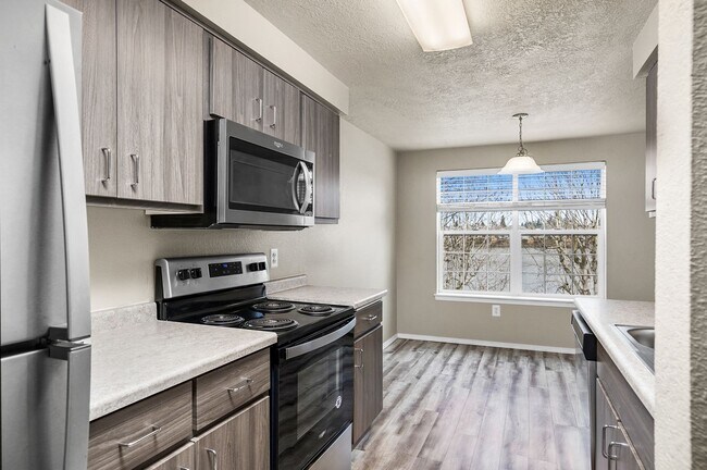 Photo - Lakepoint at Inland Shores
