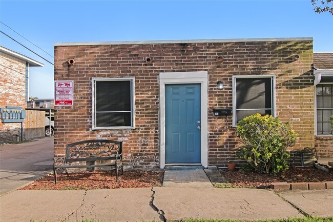 Building Photo - 211 W F St Unit 211
