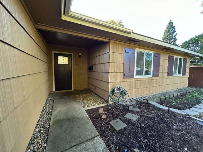 Photo - 2170 McGregor Dr