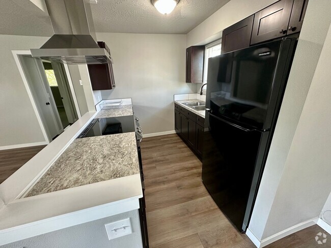 Building Photo - Move-in ready! Upgraded 2 Bedroom Condo Unit 303