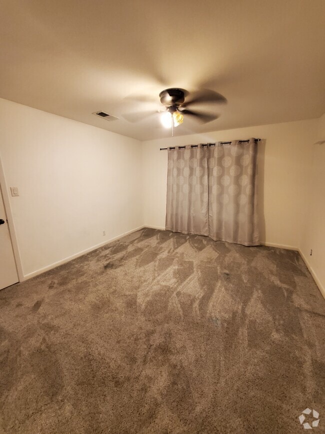 Building Photo - 916 Country Club Ln Rental