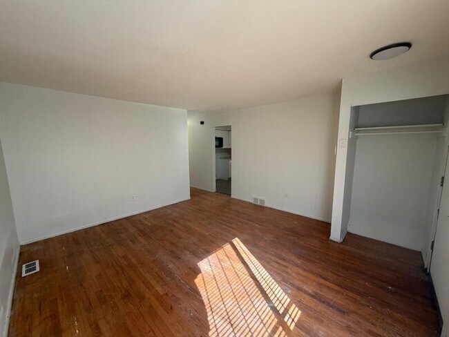 8095 Wyoming Ave