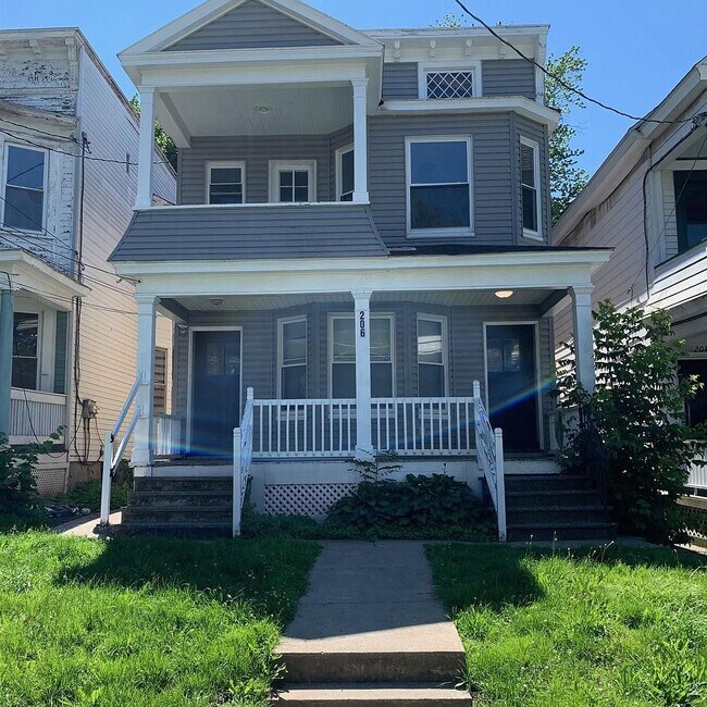 Photo - 206 Ontario St
