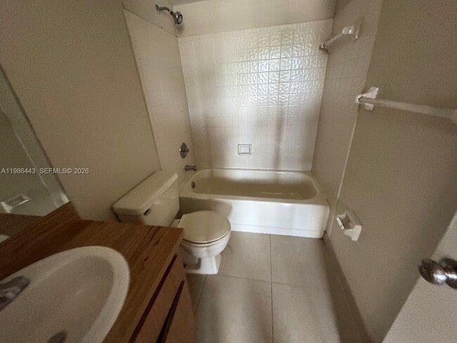 Photo - 1030 Twin Lakes Dr Unit 21 H