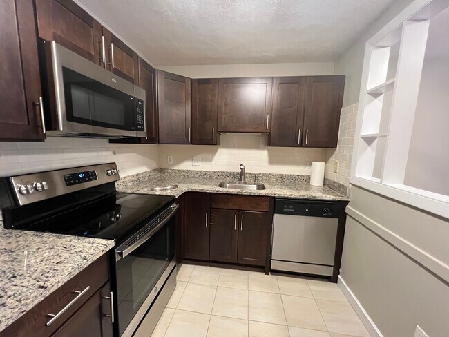 Photo - 266 Grove St Unidad #11 Rental