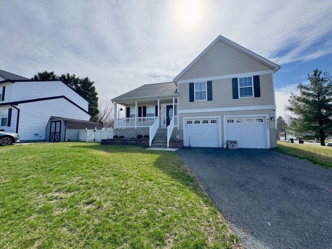 Building Photo - Charming 4 Bedroom/3 Bathroom Home with 2-Car Garage and Large Backyard in Middle River, MD!