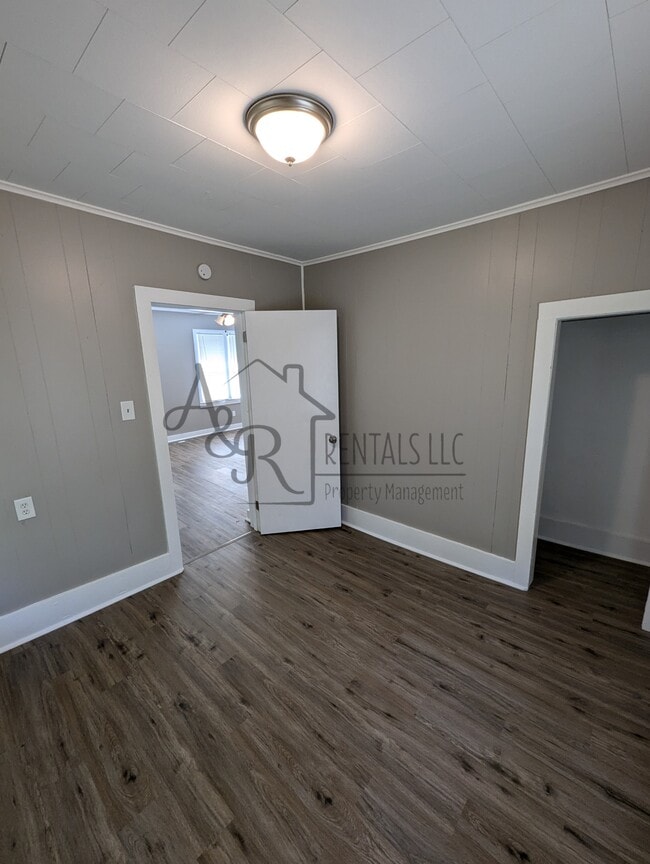 Photo - 908 E 8th St