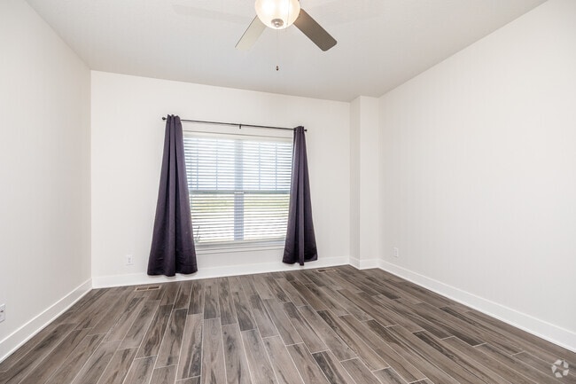 4BR, 2.5BA - 3,000 SF